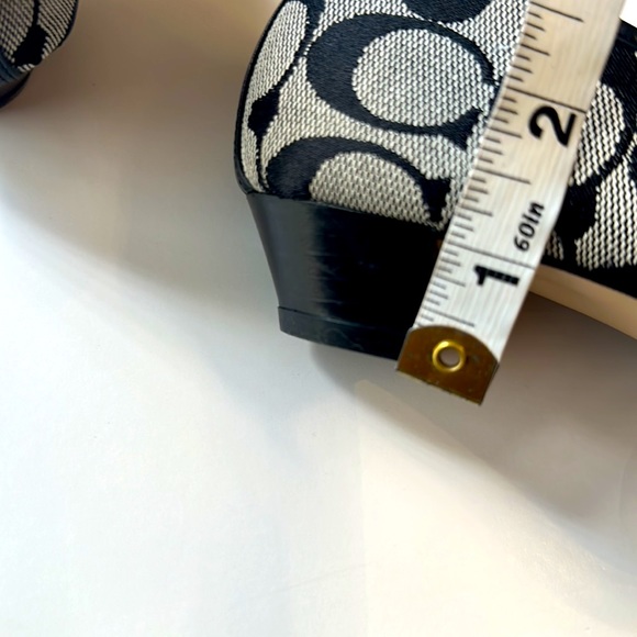 Coach 1” heel monogram shoes size 6 1/2 B - Picture 8 of 10